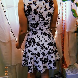 ☆~Black and White Floral Dress~☆ 🥥